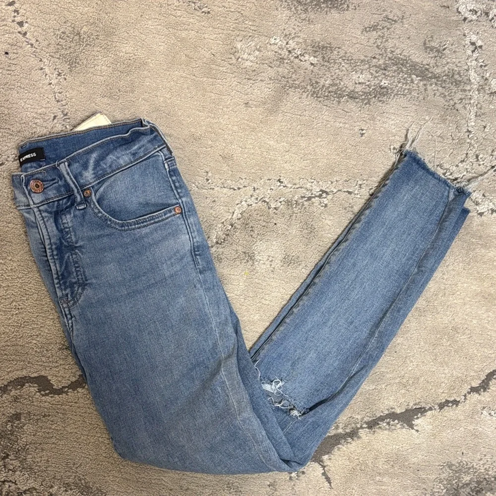 Express Distressed Jeans - Picture 4 of 4